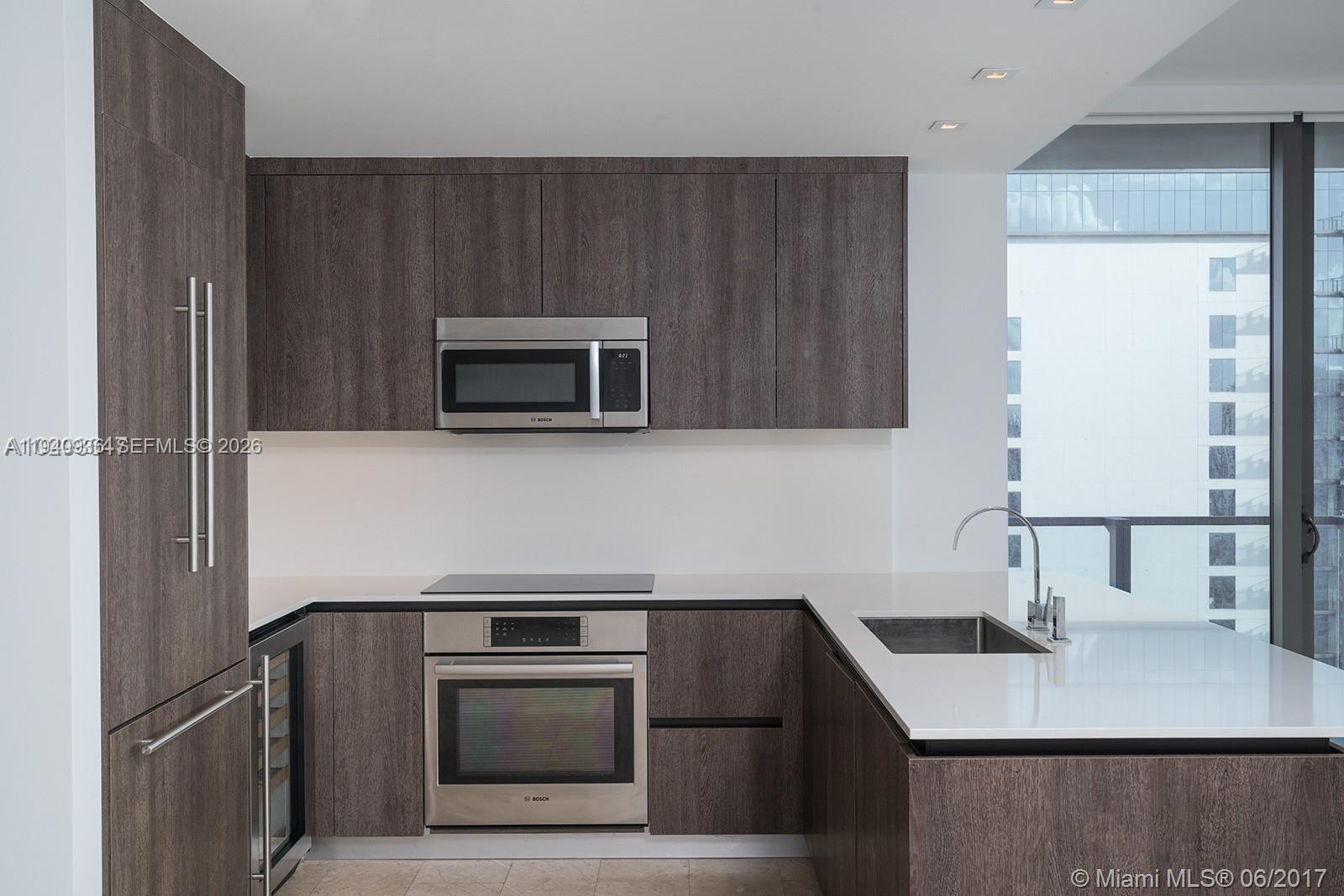 68 SE 6th St #3402, Miami FL 33131