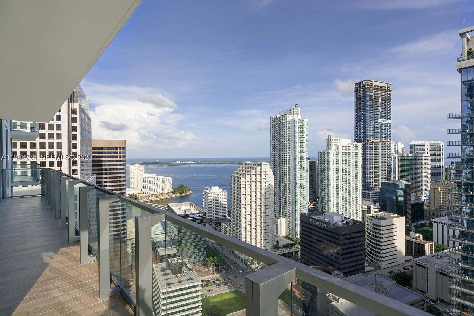 68 SE 6th St #3402, Miami FL 33131