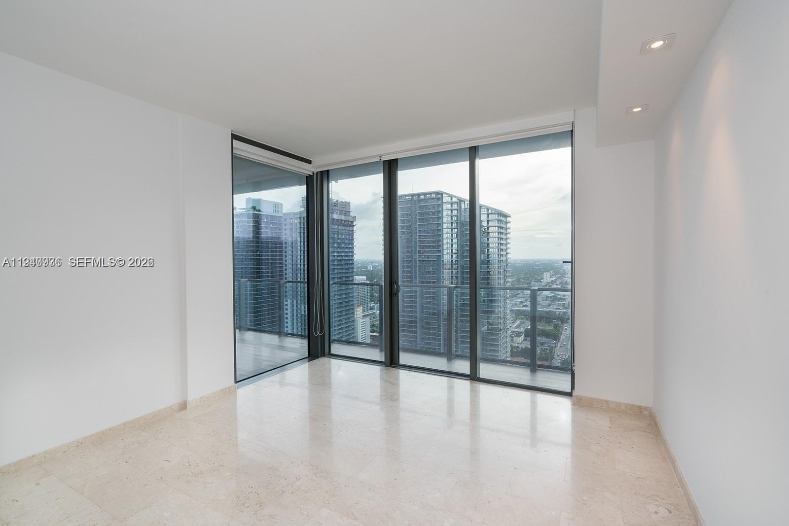 68 SE 6th St #3402, Miami FL 33131