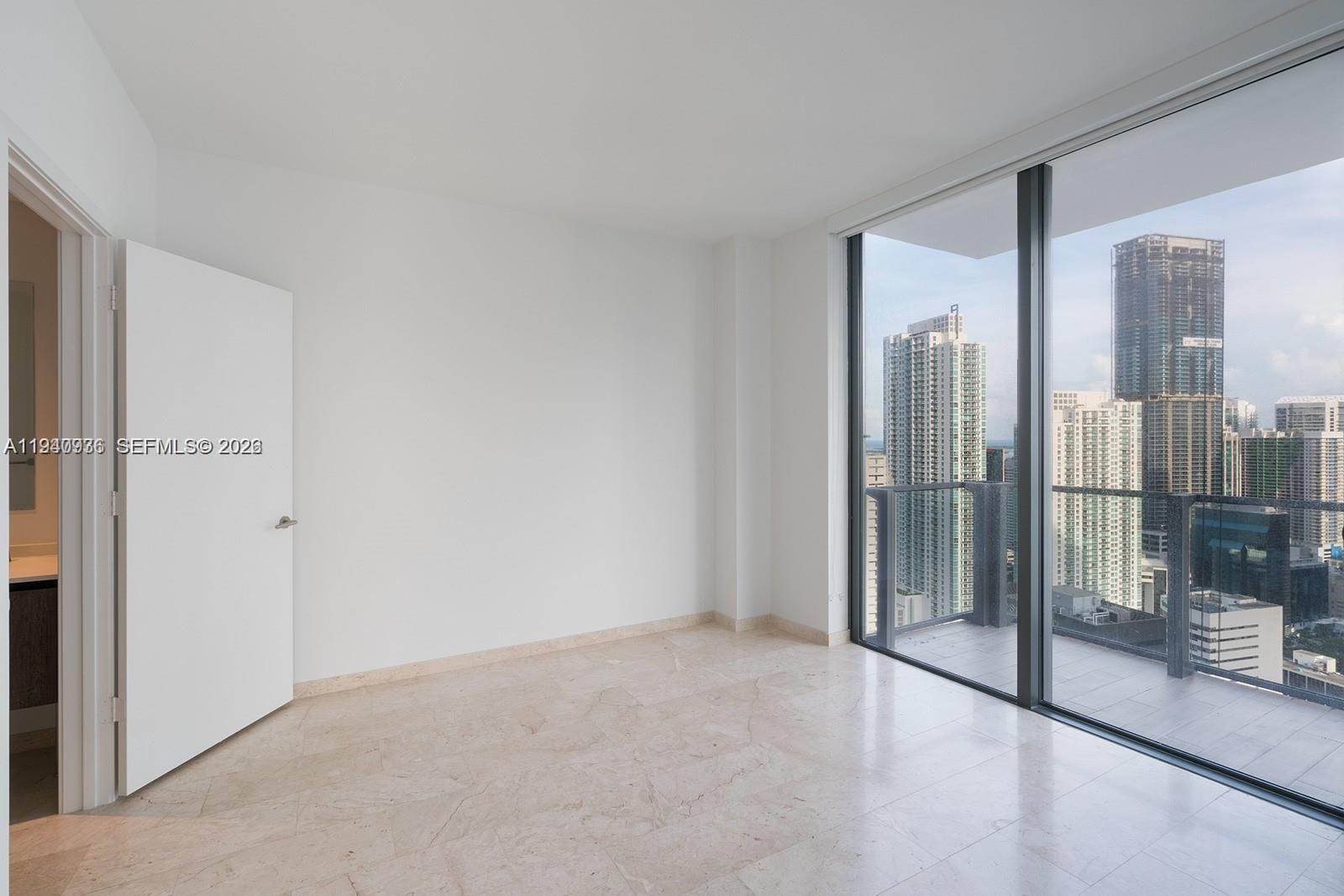 68 SE 6th St #3402, Miami FL 33131