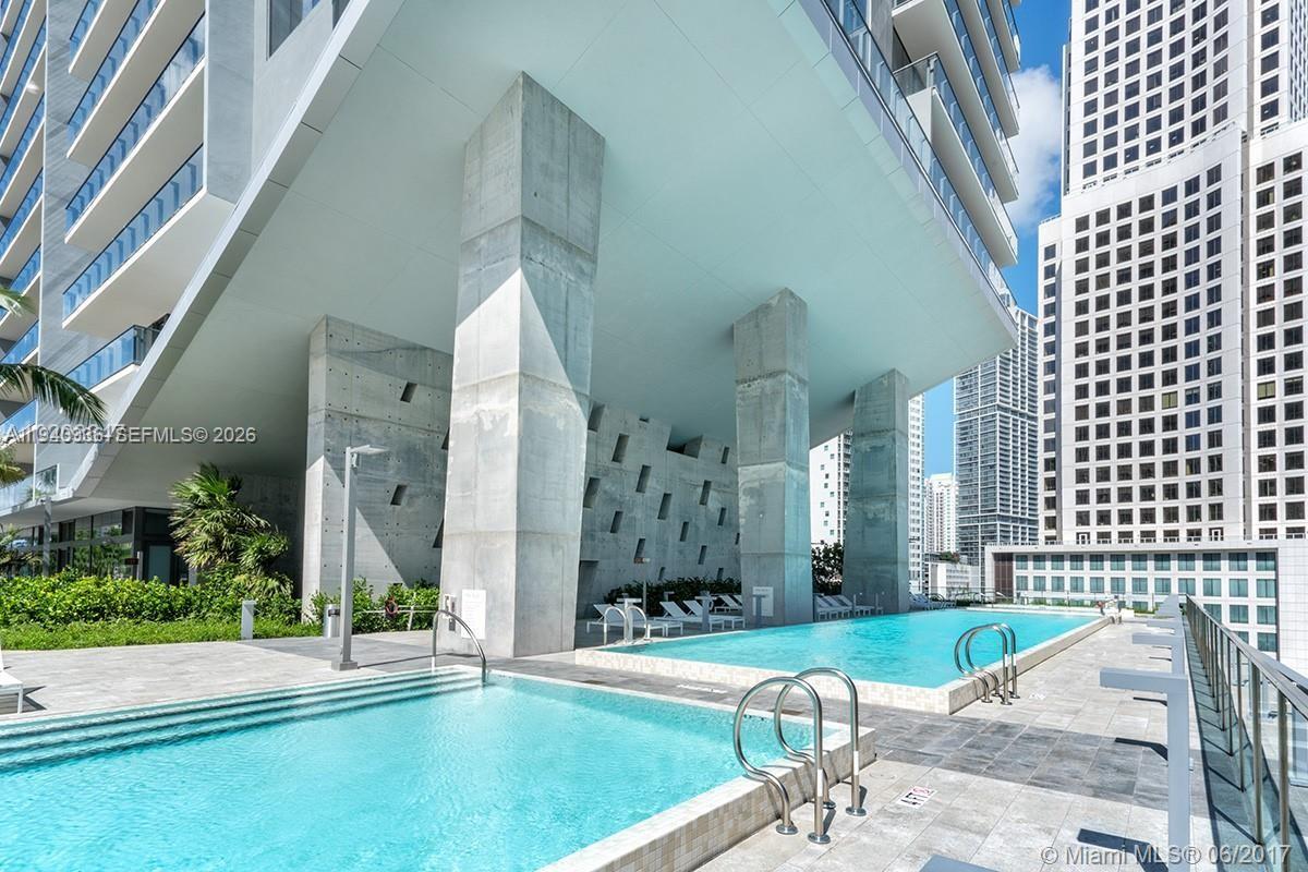 68 SE 6th St #3402, Miami FL 33131