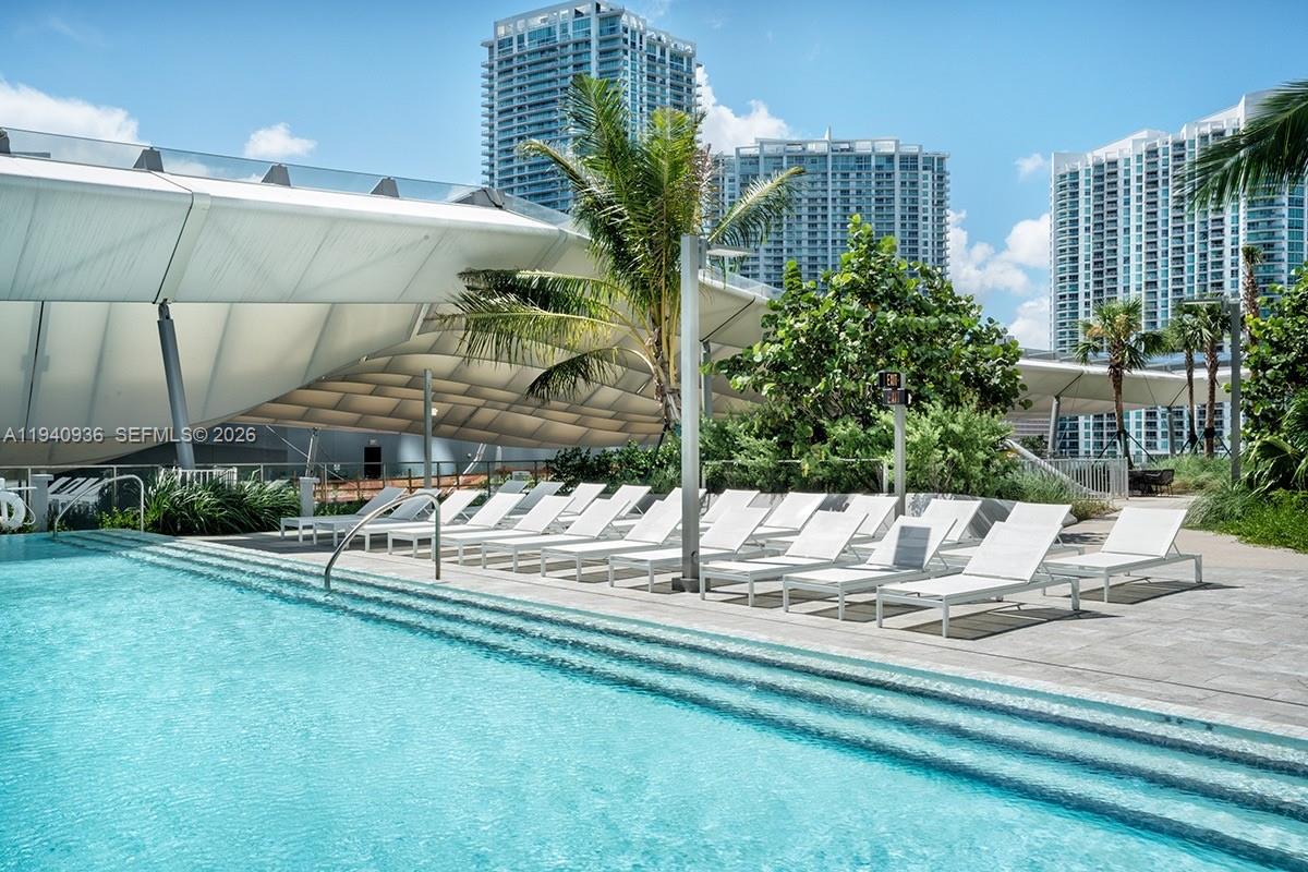 68 SE 6th St #3402, Miami FL 33131