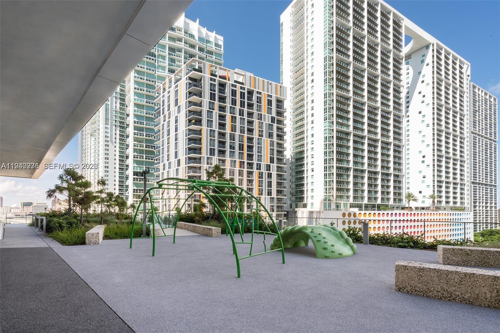 68 SE 6th St #3402, Miami FL 33131