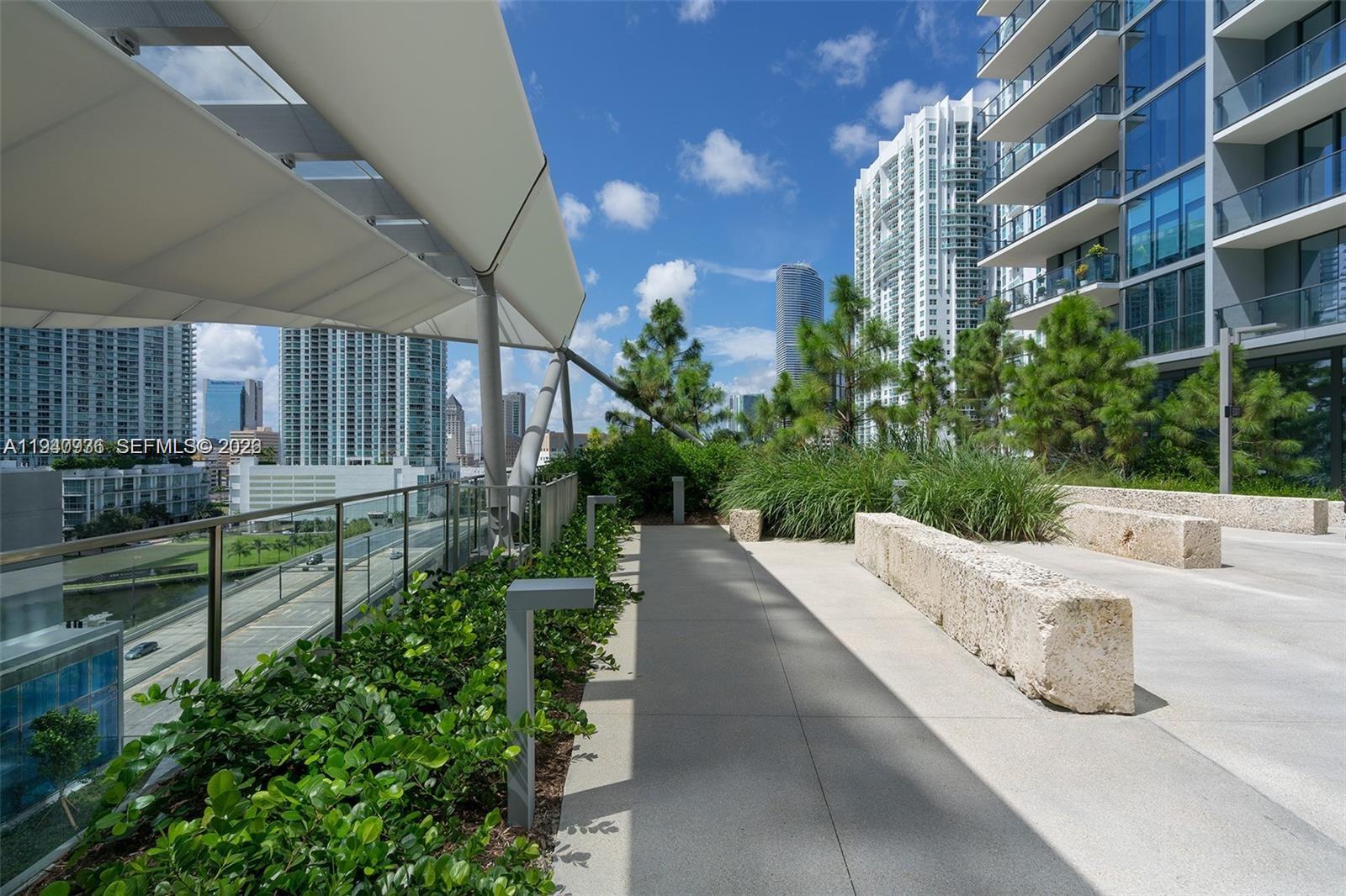 68 SE 6th St #3402, Miami FL 33131