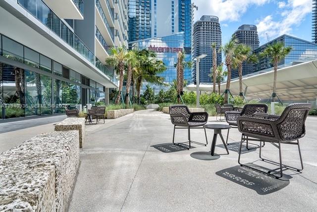 68 SE 6th St #3402, Miami FL 33131