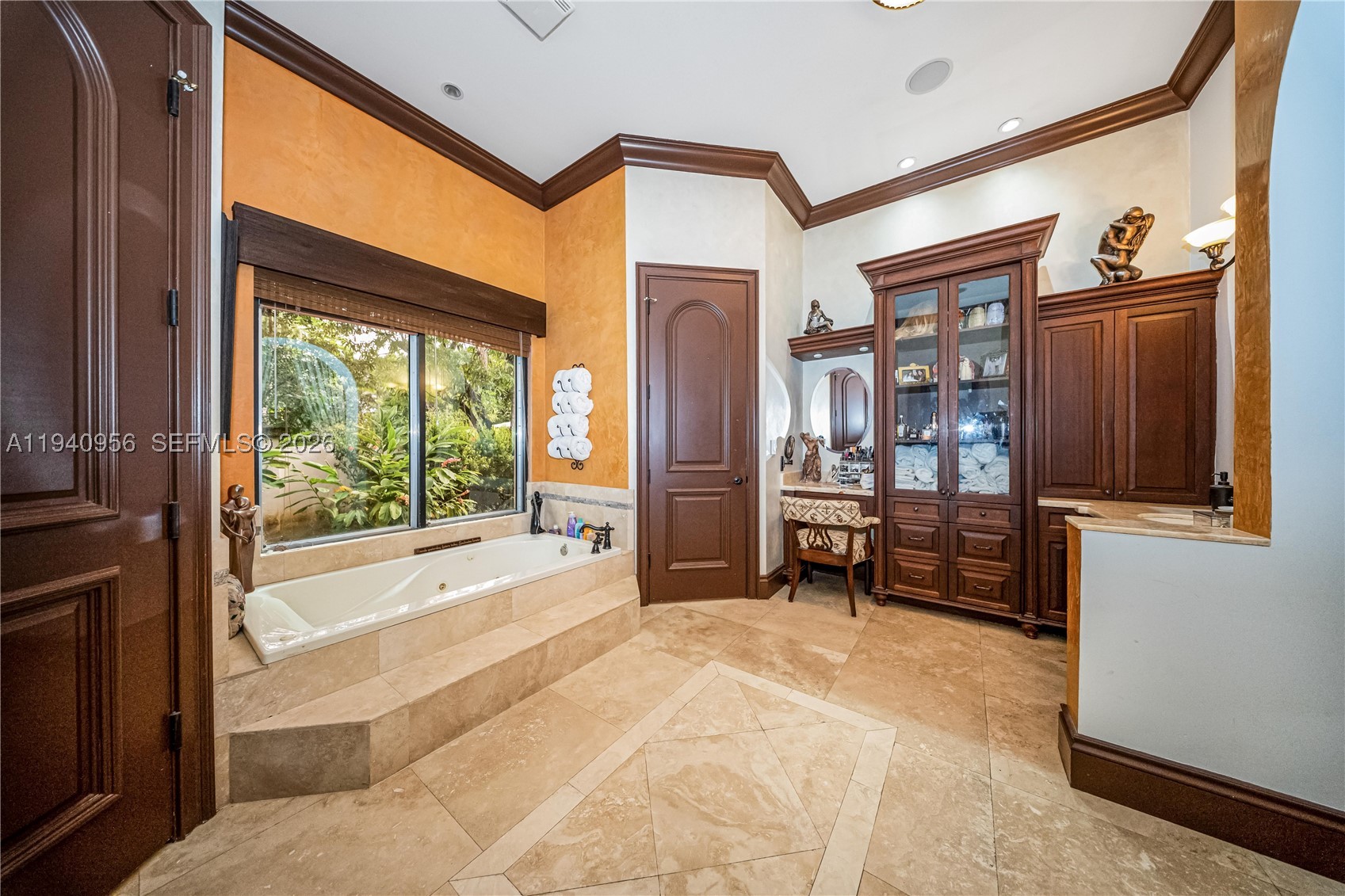 7538 SW 64th St, Miami FL 33143