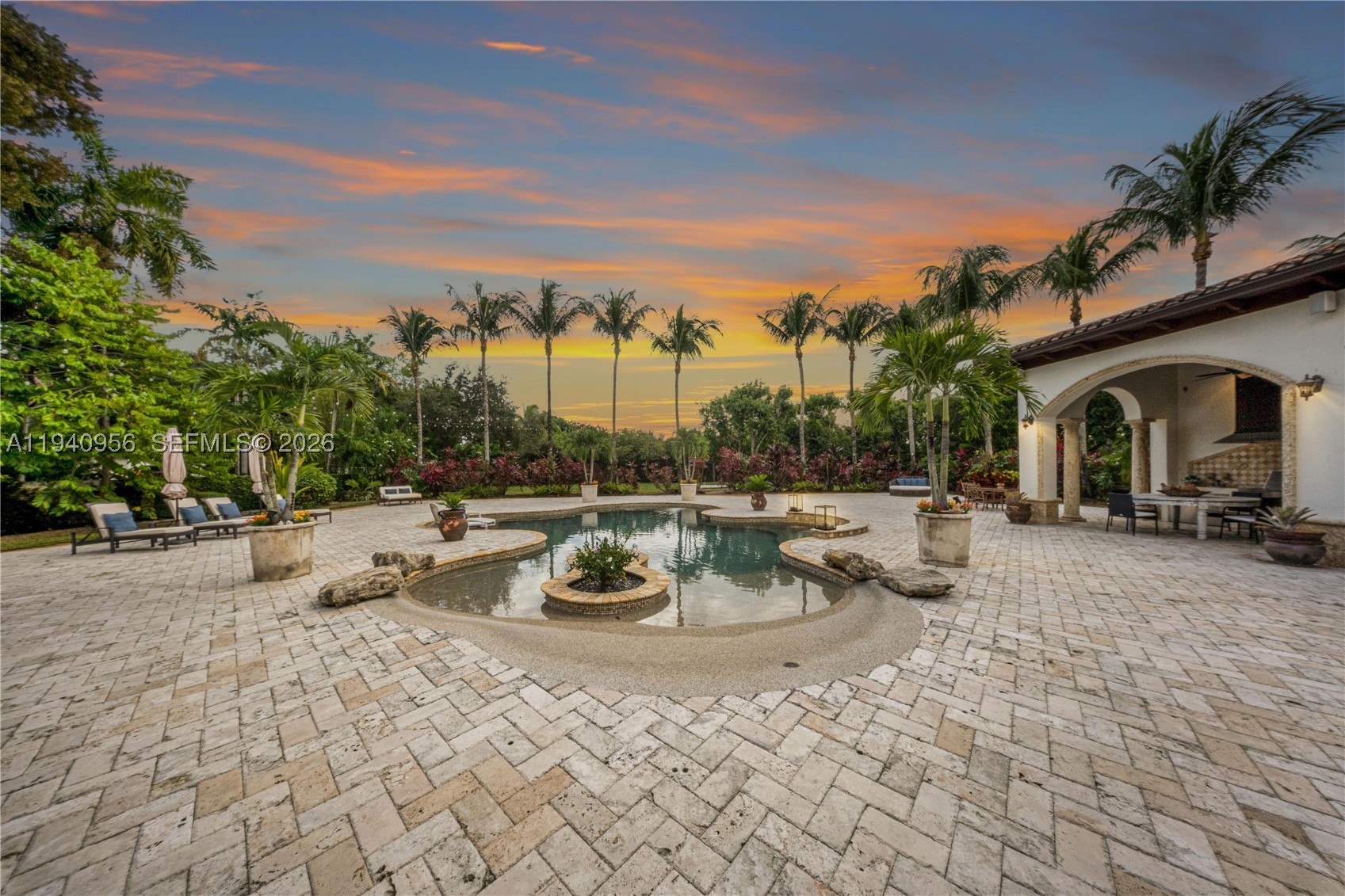 7538 SW 64th St, Miami FL 33143