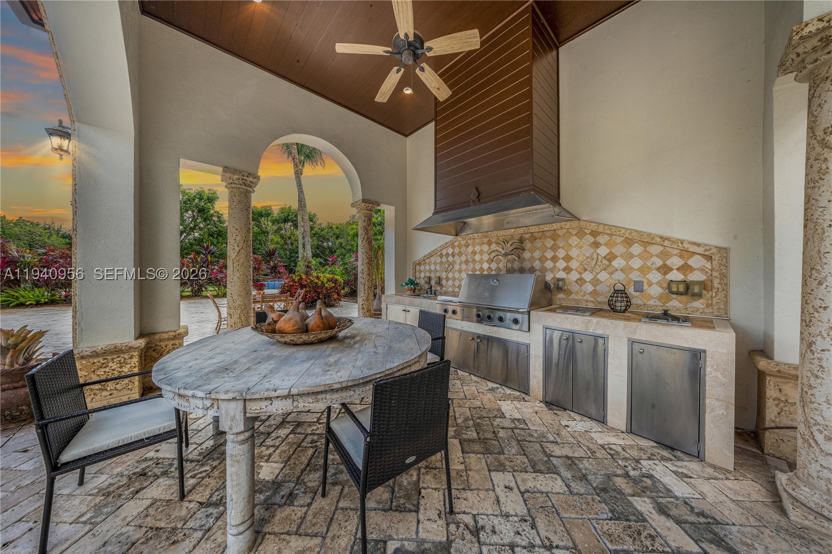 7538 SW 64th St, Miami FL 33143