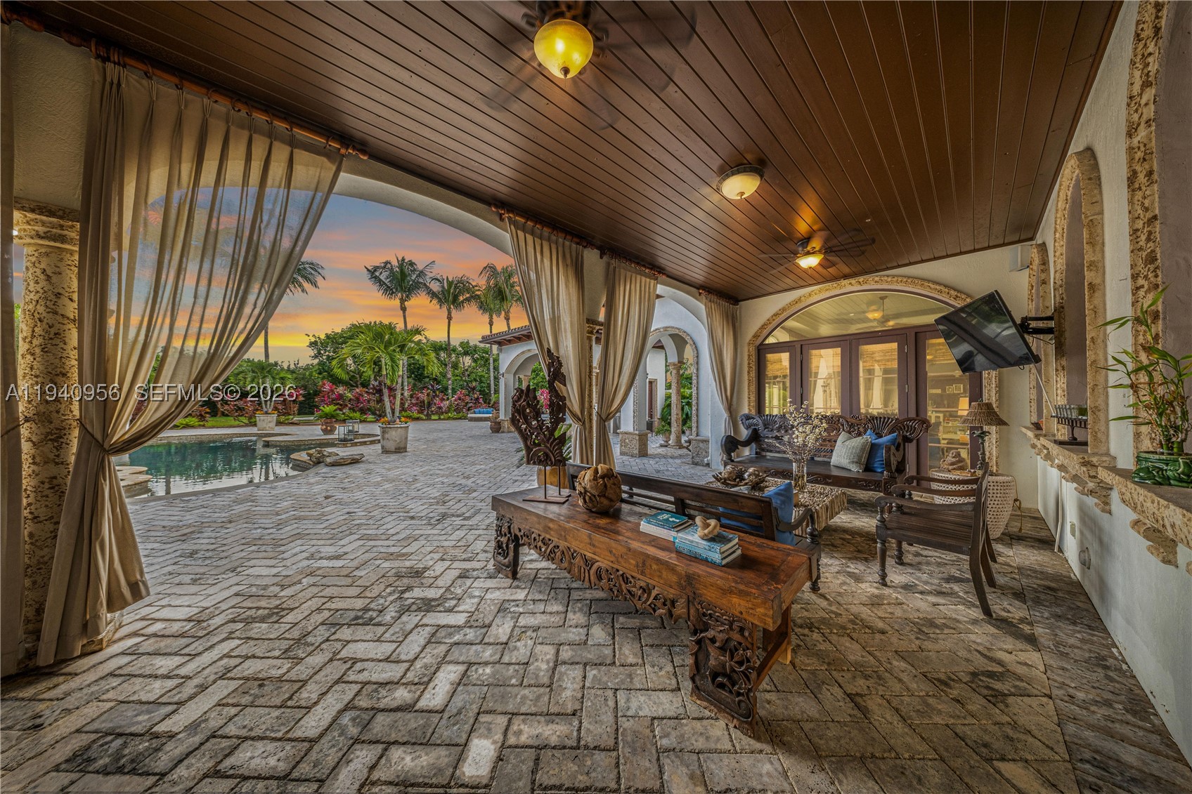 7538 SW 64th St, Miami FL 33143
