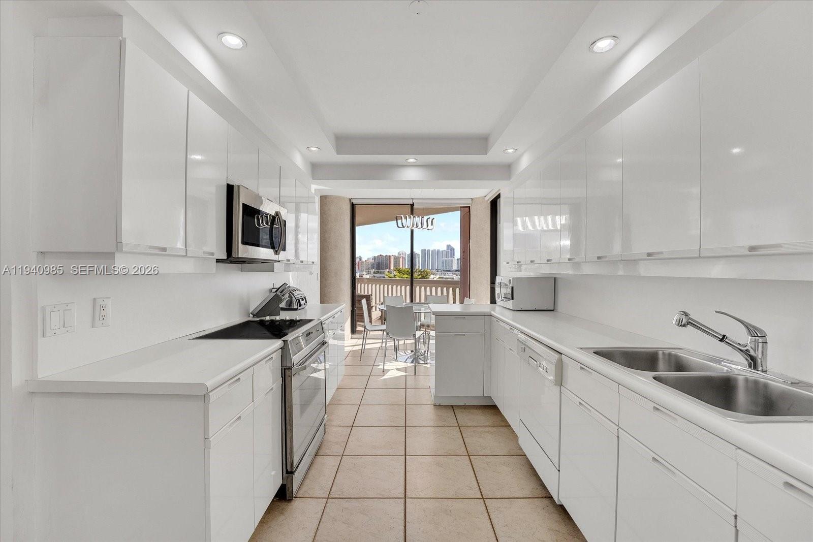 2000 Island Blvd #602, Aventura FL 33160