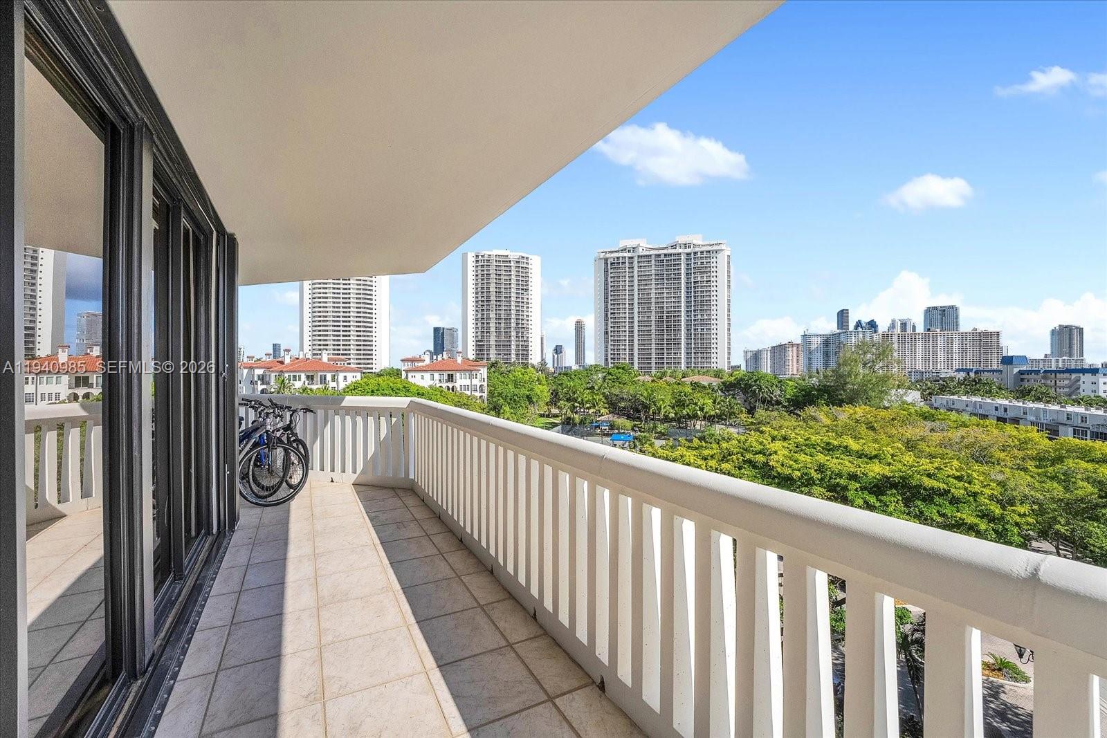 2000 Island Blvd #602, Aventura FL 33160