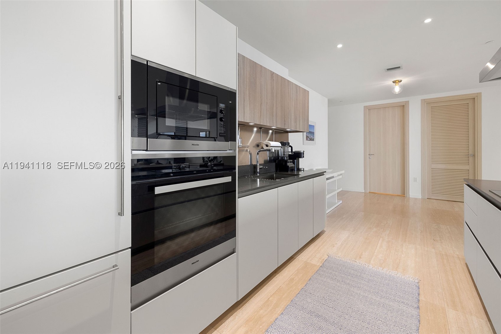 1000 Brickell Plz #PH5403, Miami FL 33131