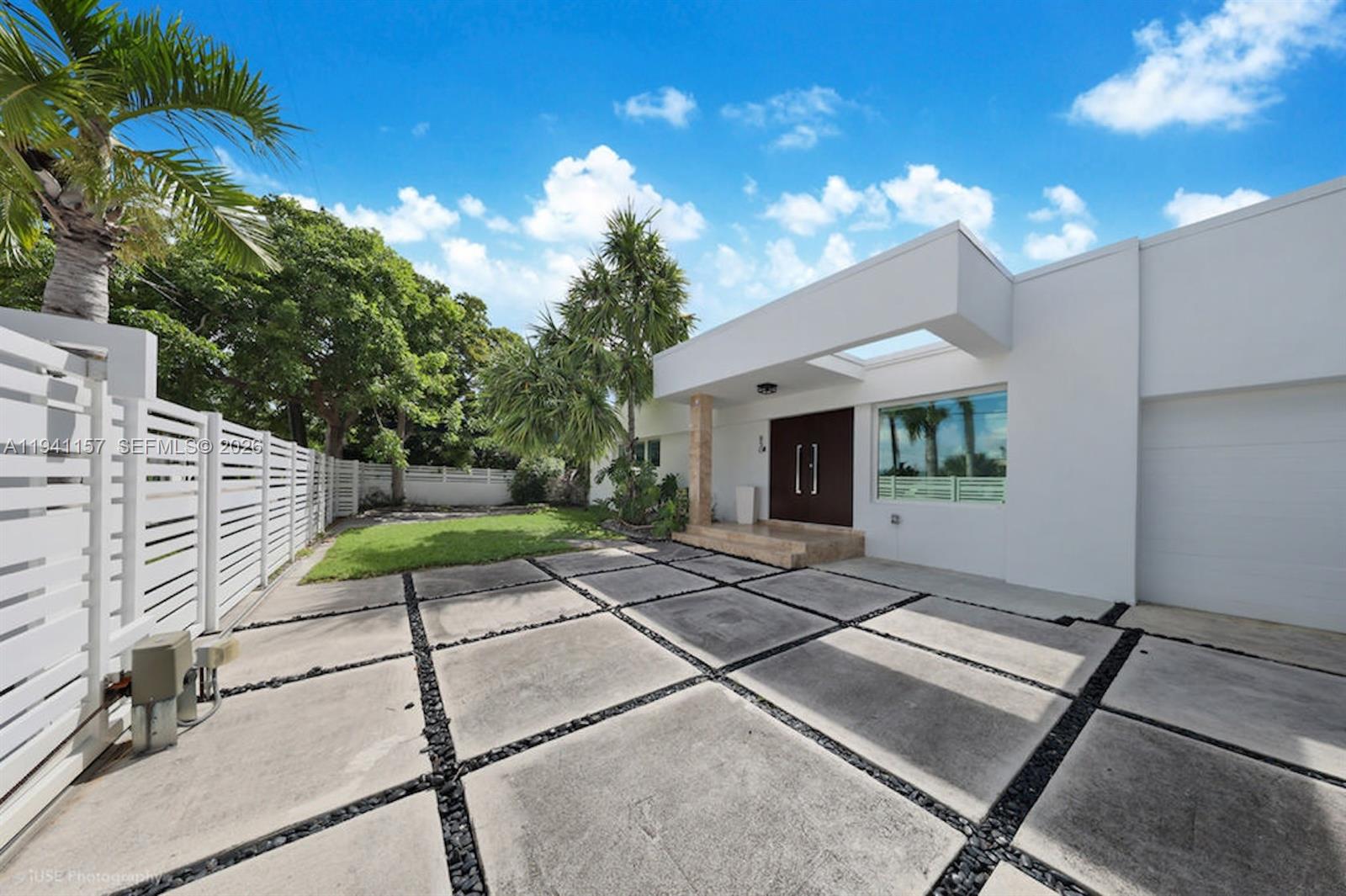 850 N Venetian Dr, Miami FL 33139