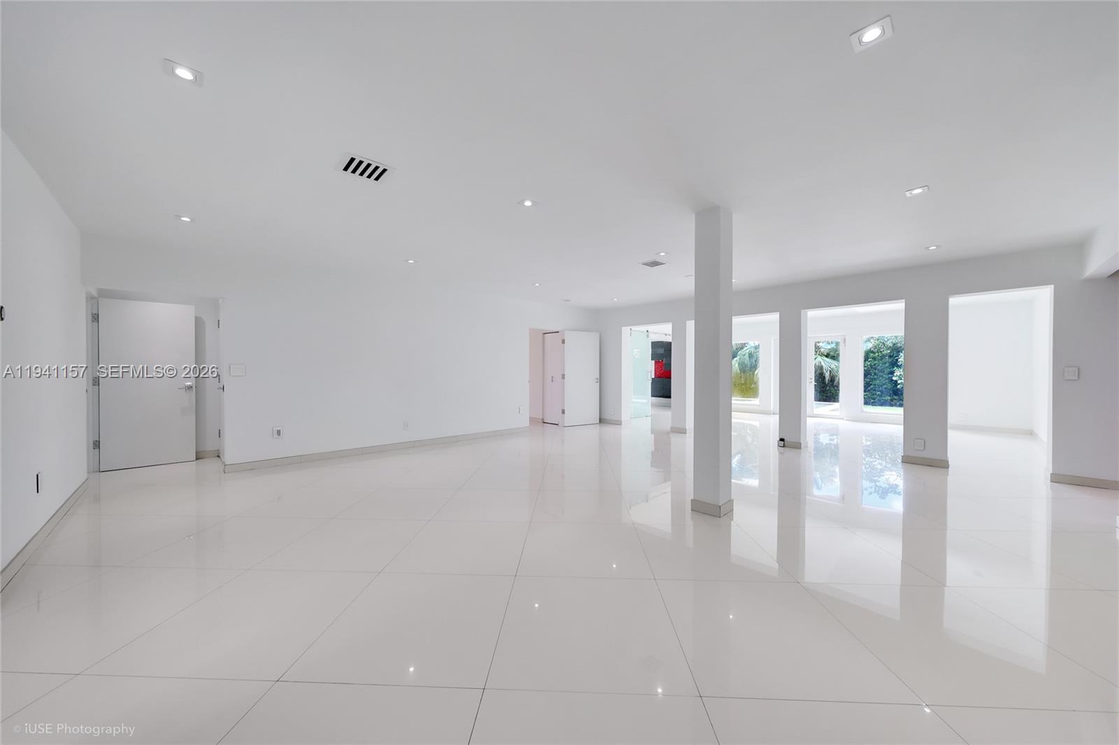 850 N Venetian Dr, Miami FL 33139