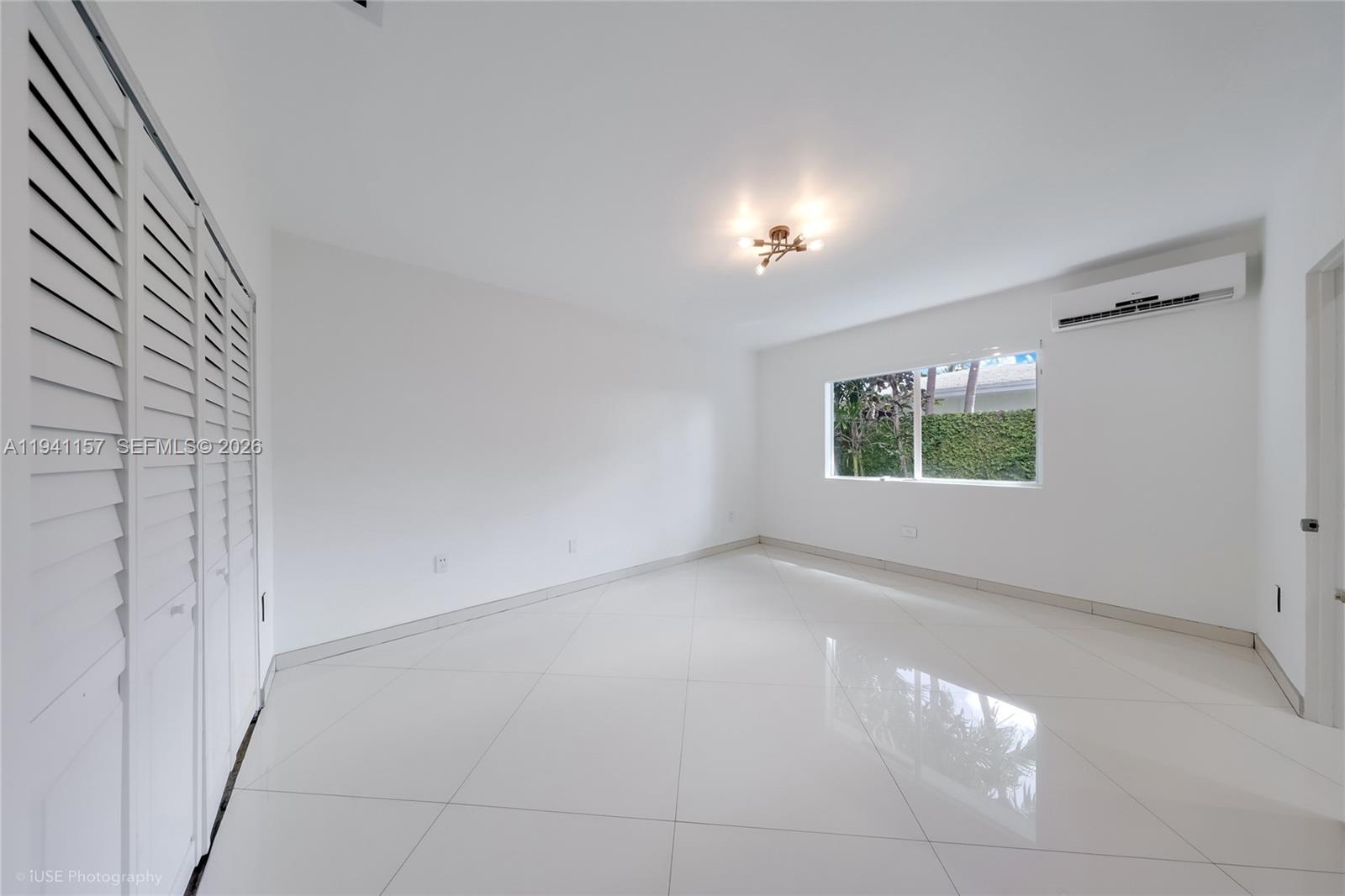 850 N Venetian Dr, Miami FL 33139