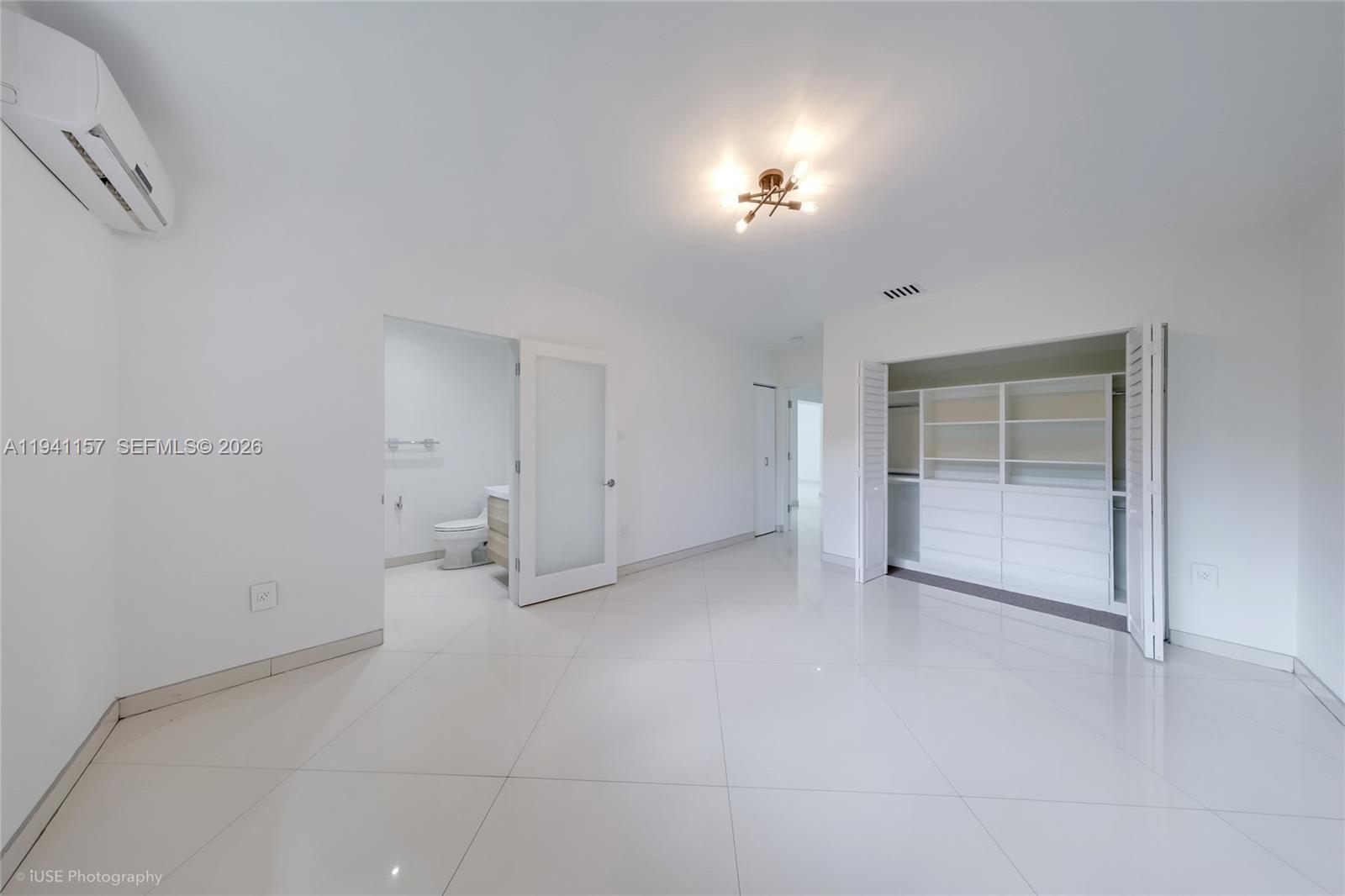 850 N Venetian Dr, Miami FL 33139
