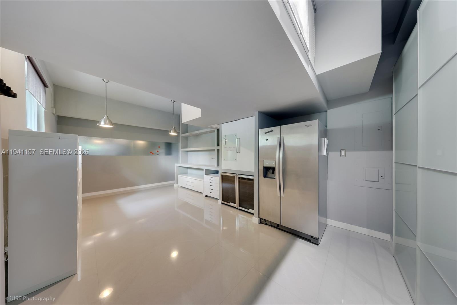 850 N Venetian Dr, Miami FL 33139
