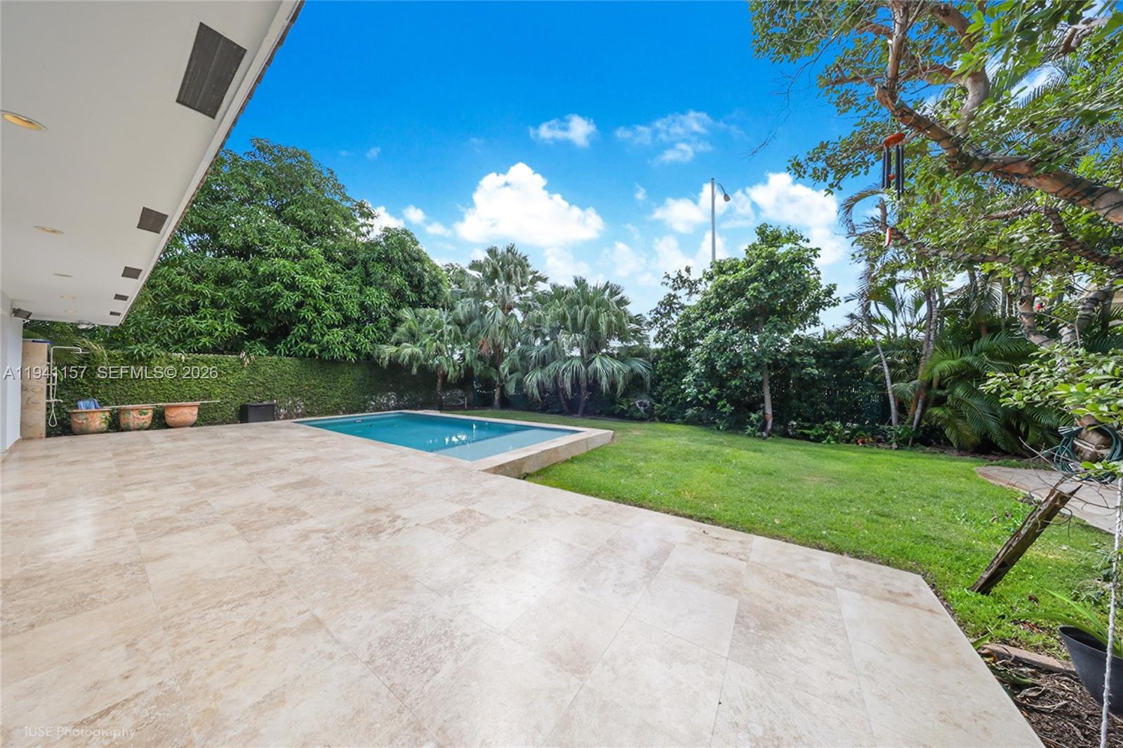 850 N Venetian Dr, Miami FL 33139