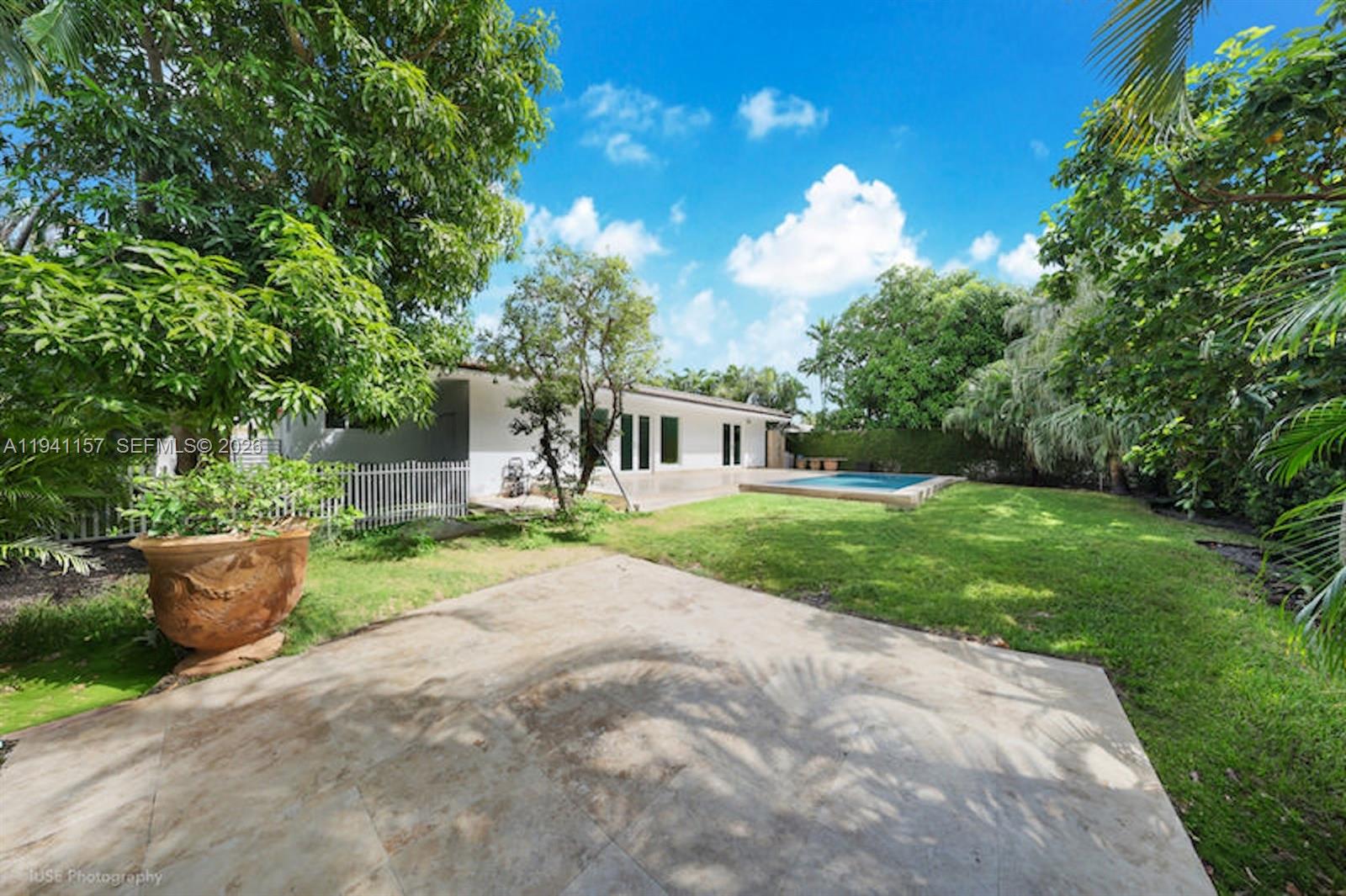850 N Venetian Dr, Miami FL 33139