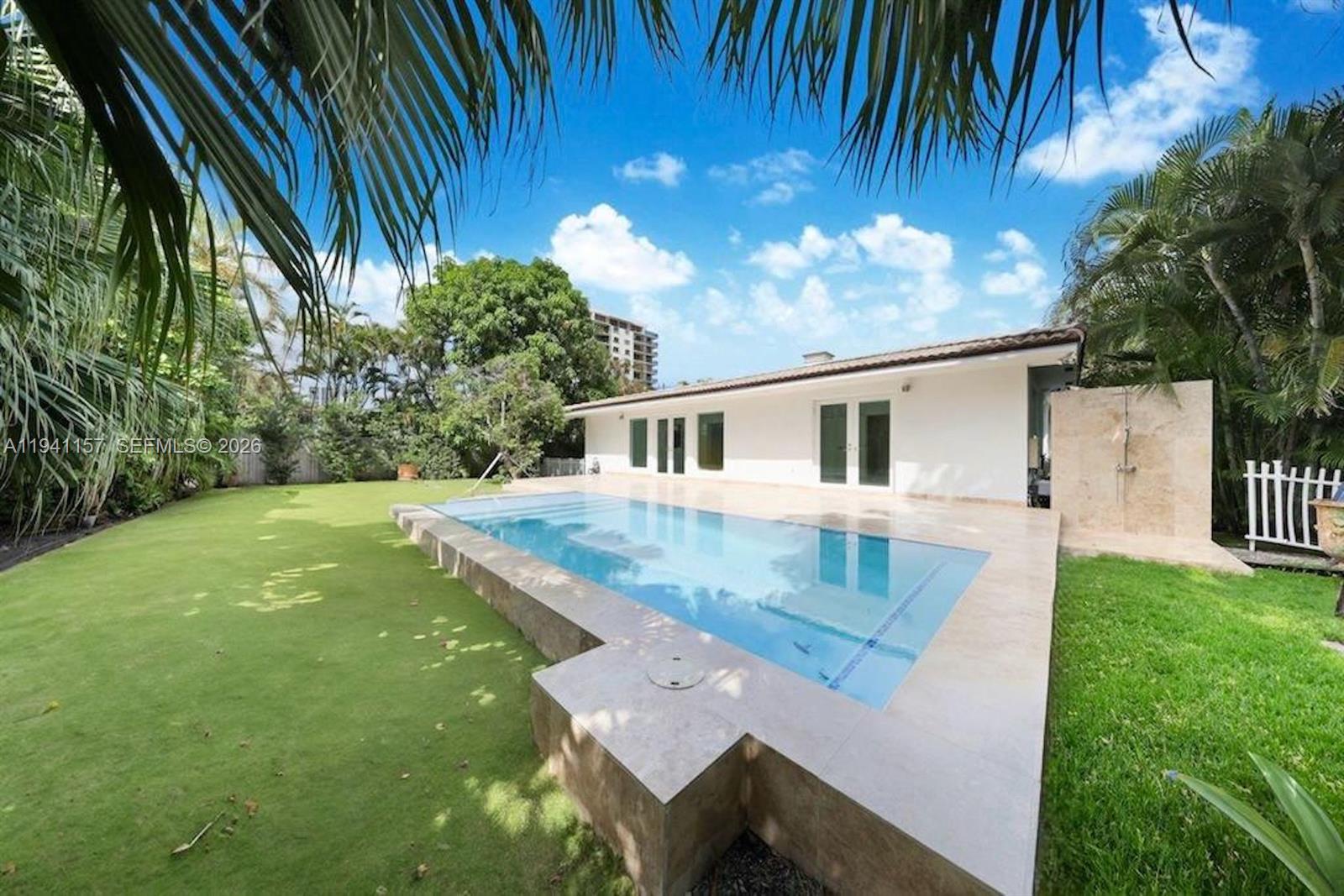 850 N Venetian Dr, Miami FL 33139
