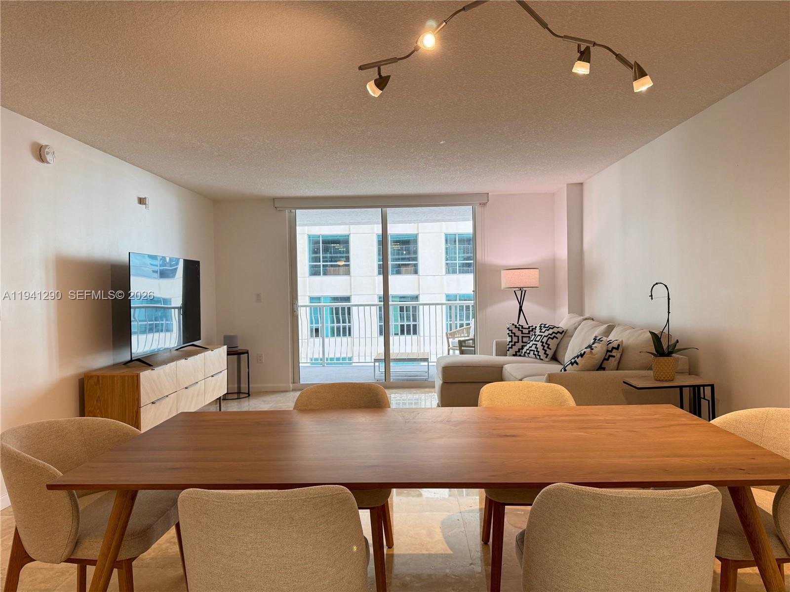 1200 Brickell Bay Dr #1708, Miami FL 33131