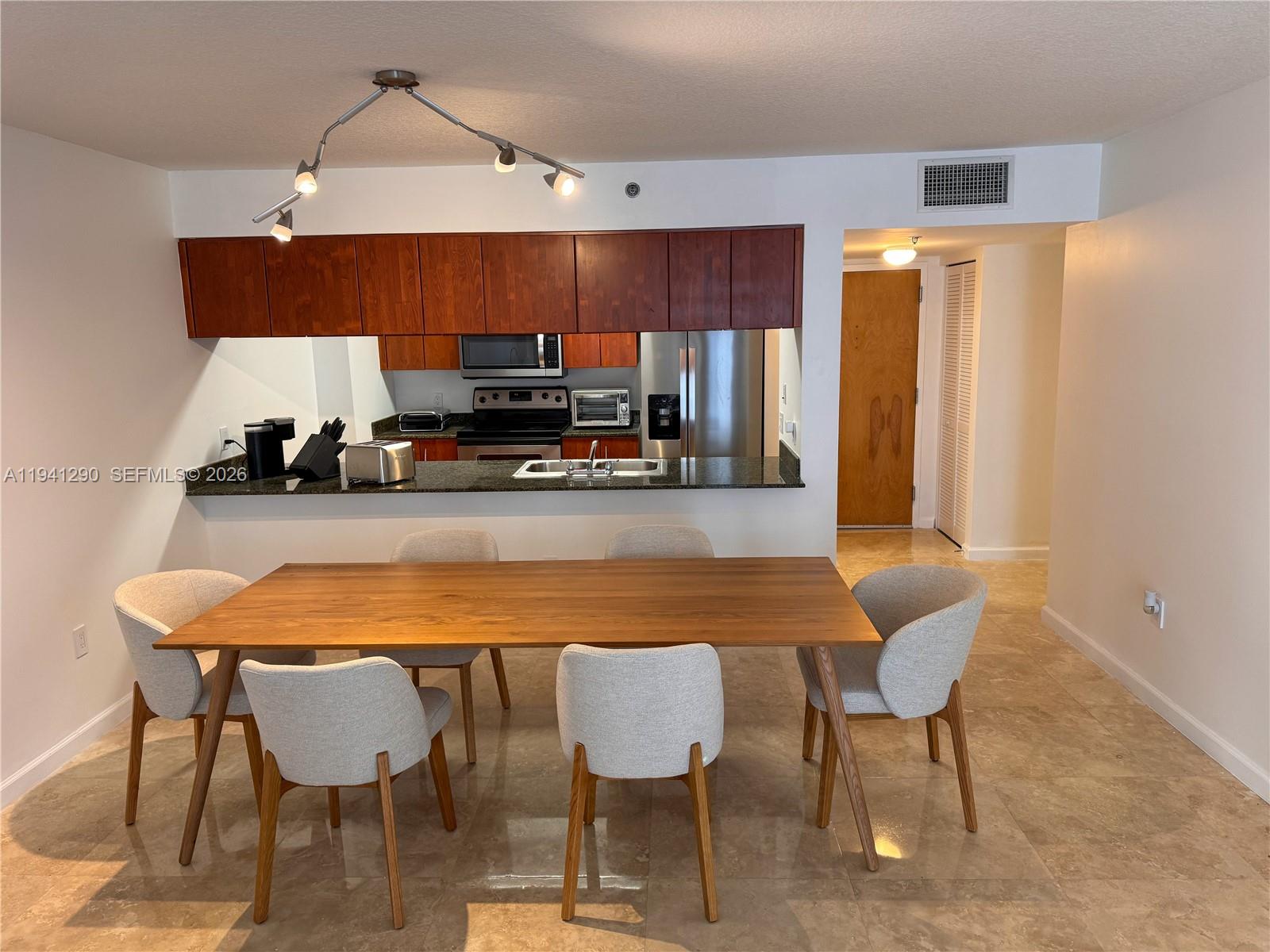 1200 Brickell Bay Dr #1708, Miami FL 33131