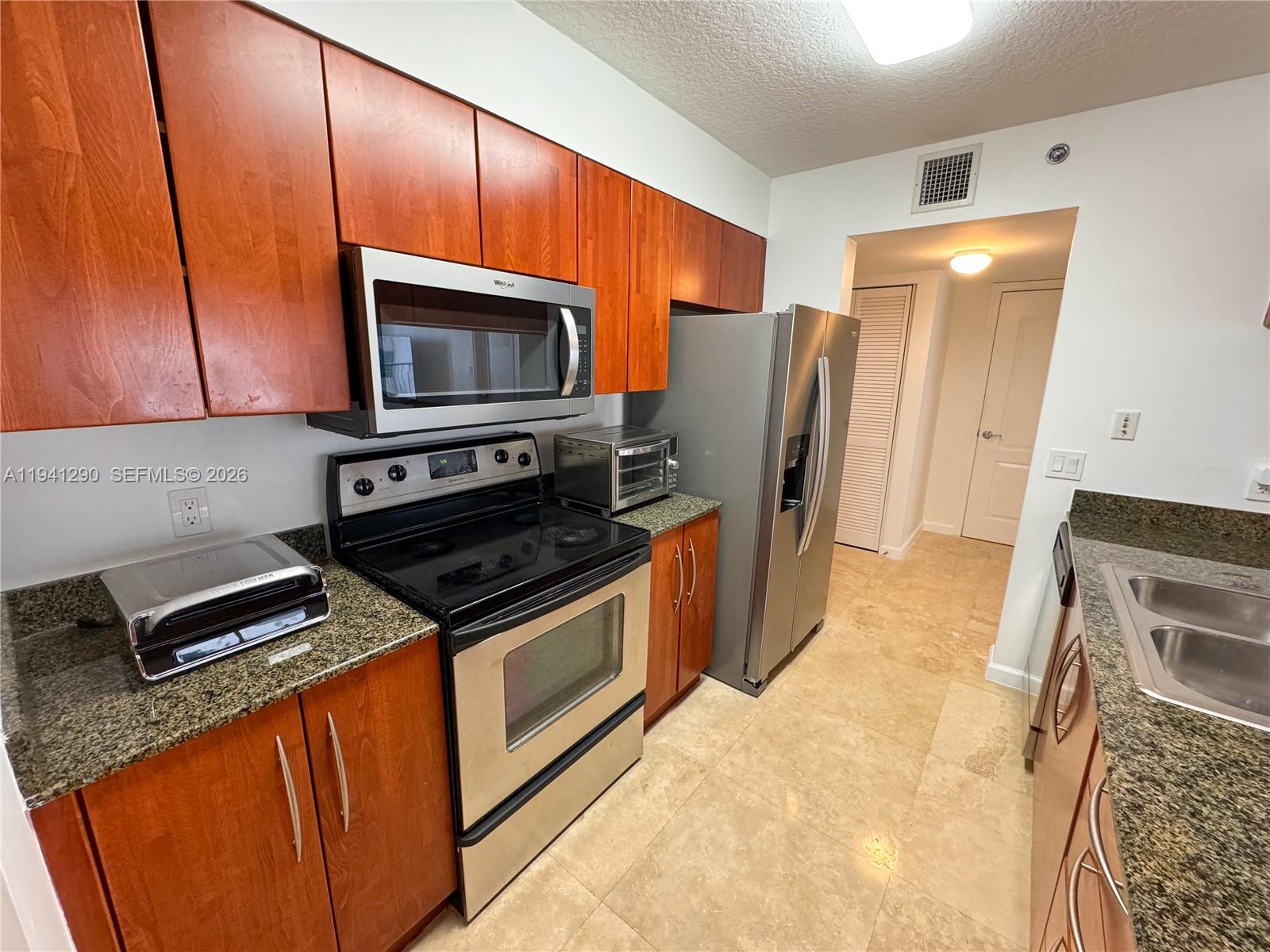 1200 Brickell Bay Dr #1708, Miami FL 33131