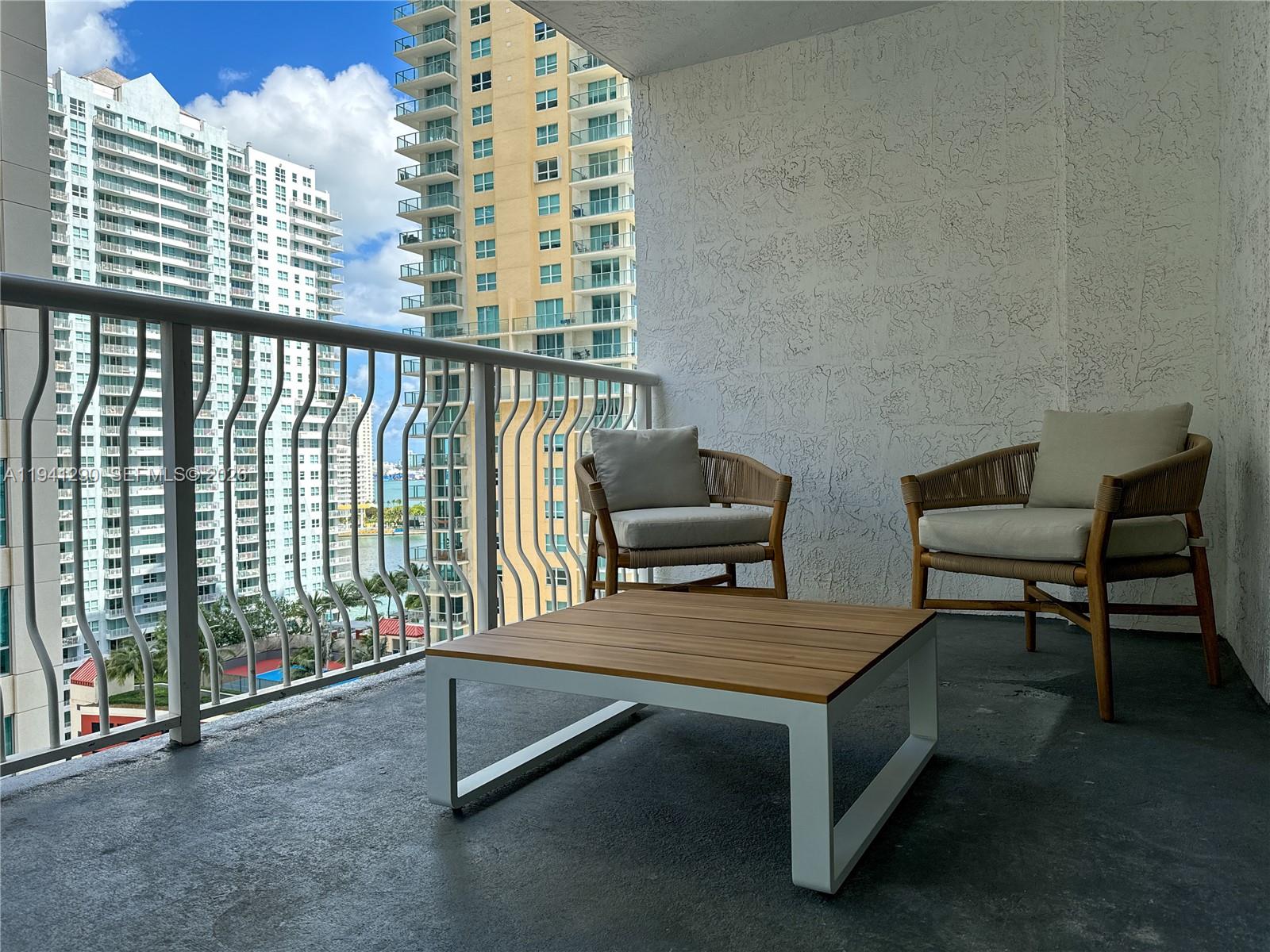 1200 Brickell Bay Dr #1708, Miami FL 33131