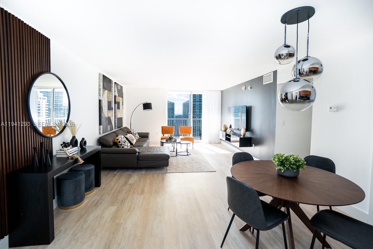1200 Brickell Bay Dr #3524, Miami FL 33131