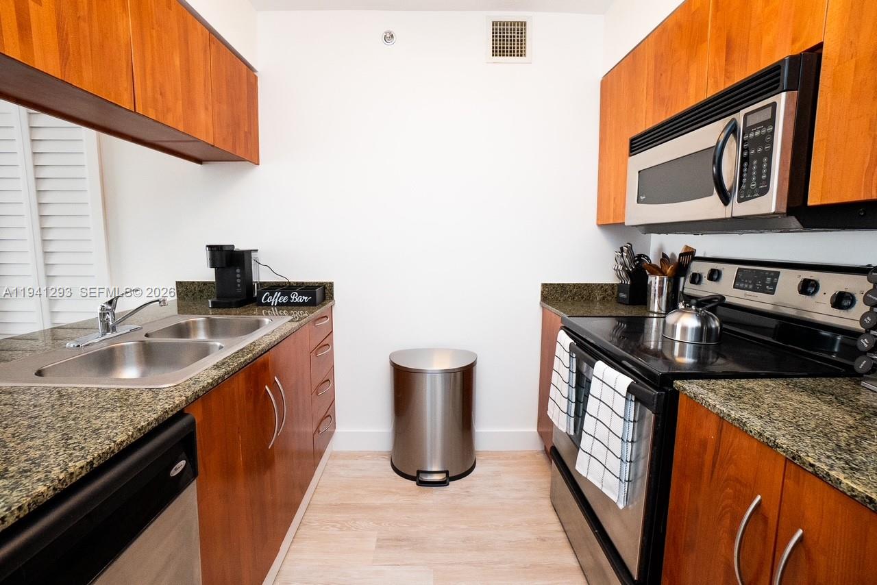1200 Brickell Bay Dr #3524, Miami FL 33131