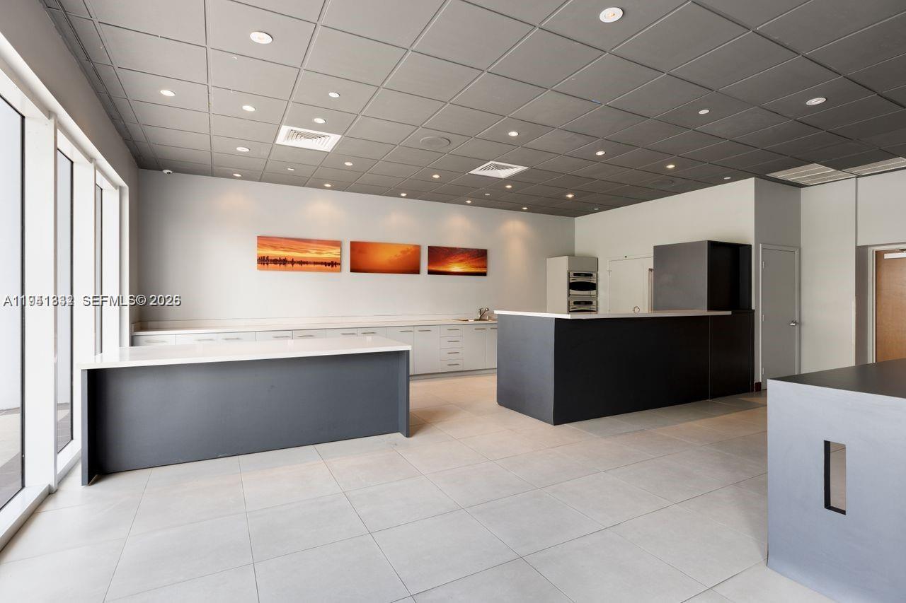 6365 Collins Ave #2211, Miami Beach FL 33141