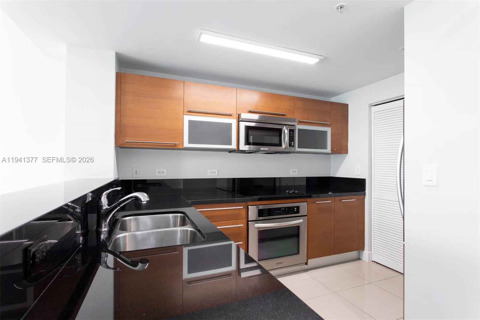 244 Biscayne Blvd #2107, Miami FL 33132