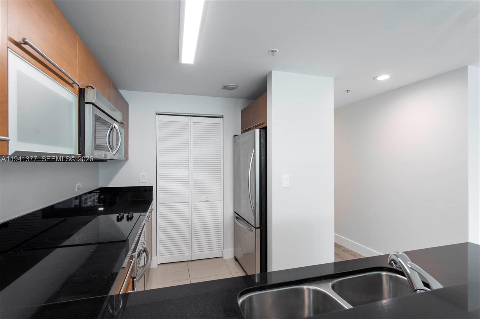 244 Biscayne Blvd #2107, Miami FL 33132