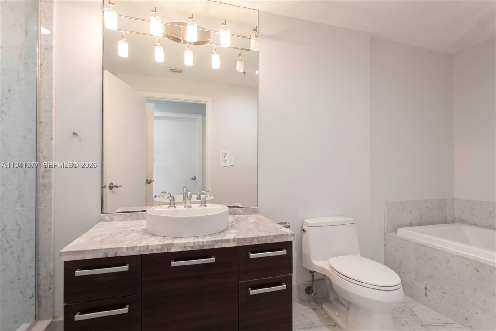 244 Biscayne Blvd #2107, Miami FL 33132
