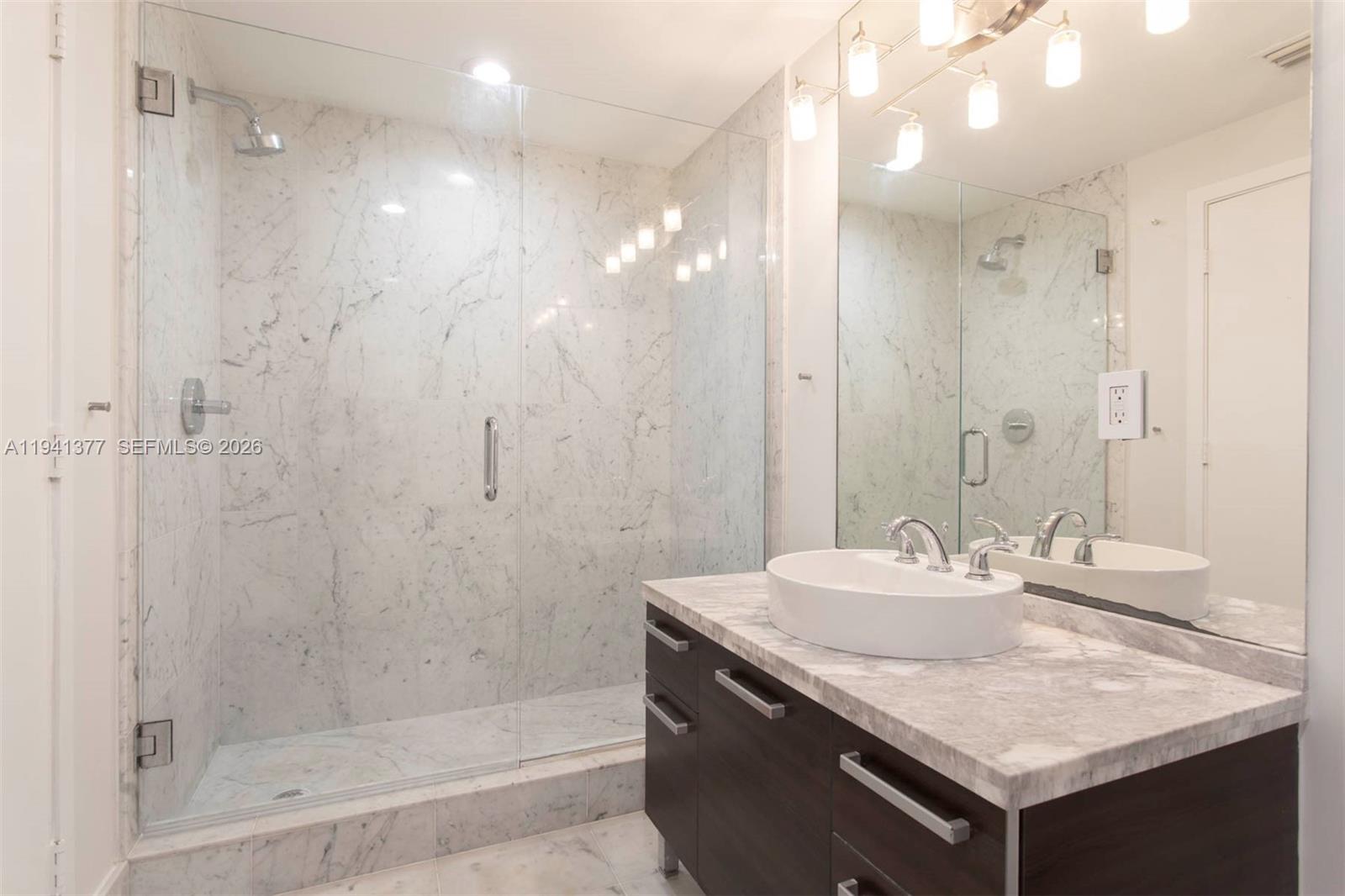 244 Biscayne Blvd #2107, Miami FL 33132