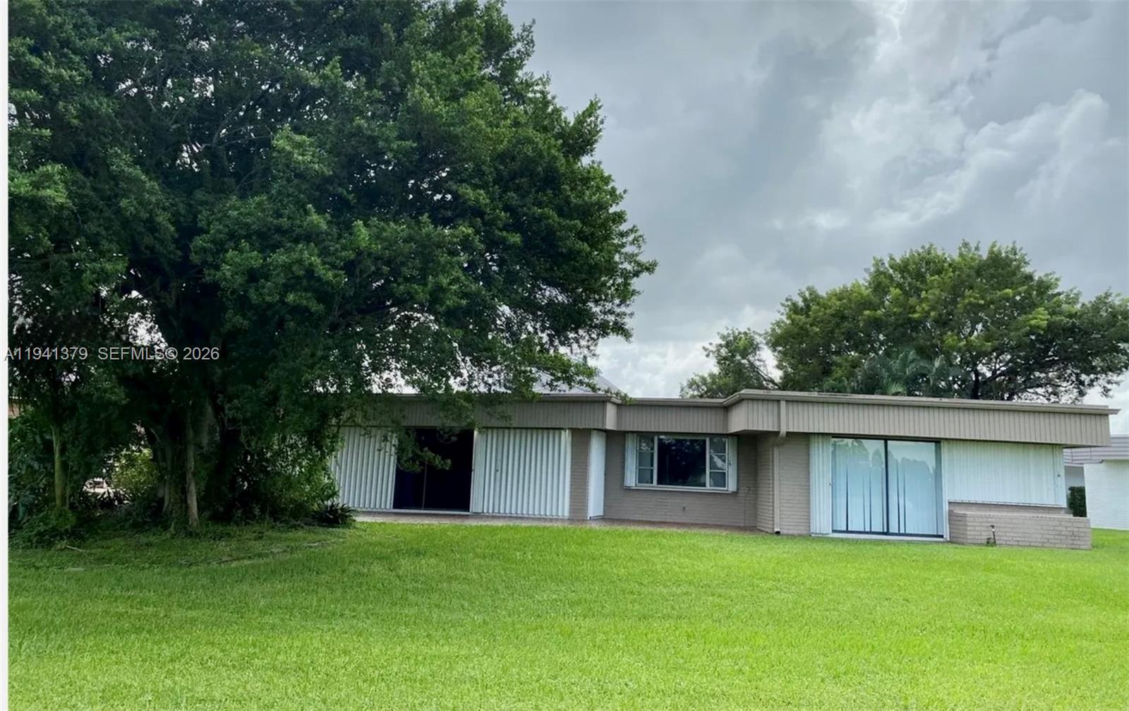 6105 Royal Poinciana Ln, Tamarac FL 33319