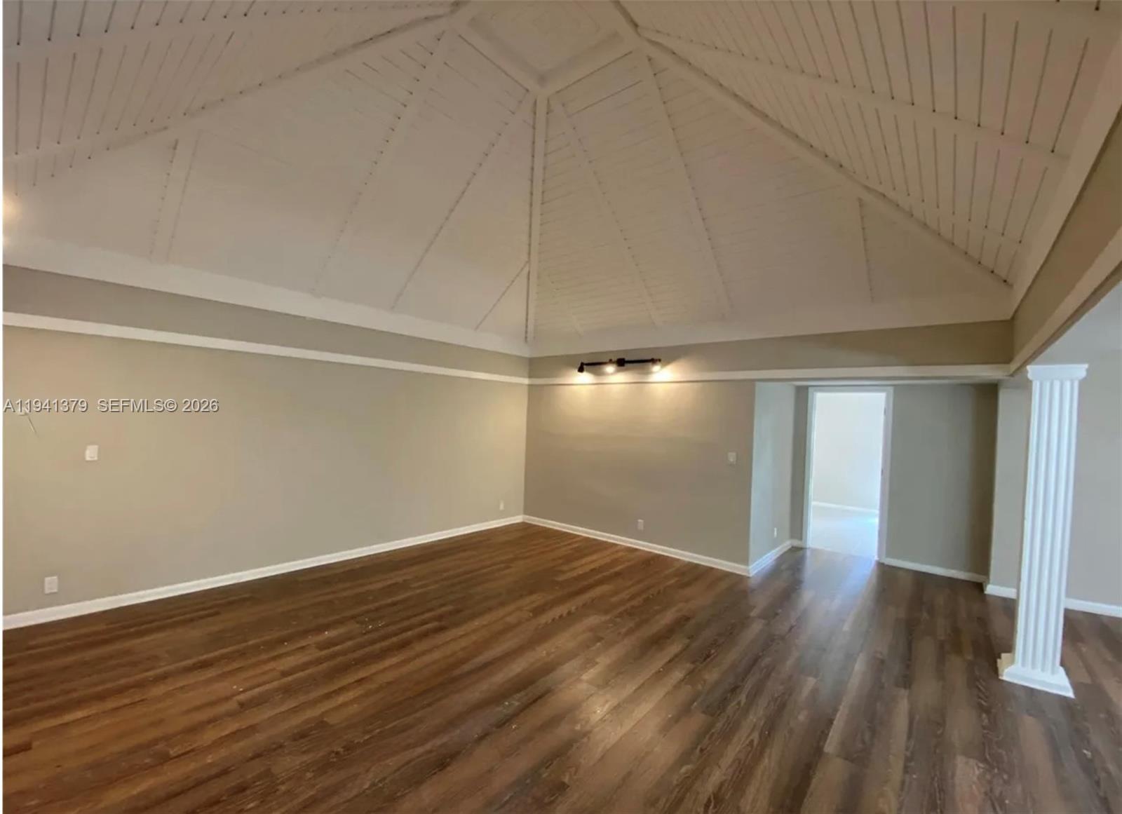 6105 Royal Poinciana Ln, Tamarac FL 33319