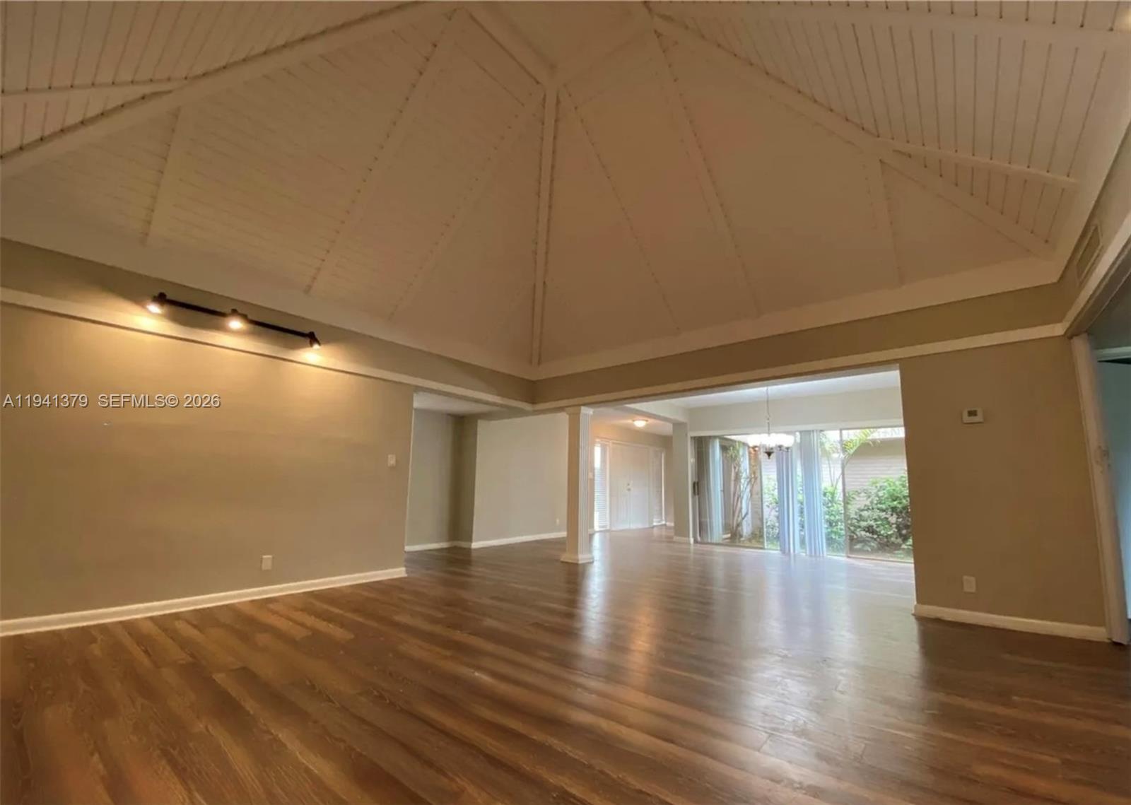 6105 Royal Poinciana Ln, Tamarac FL 33319