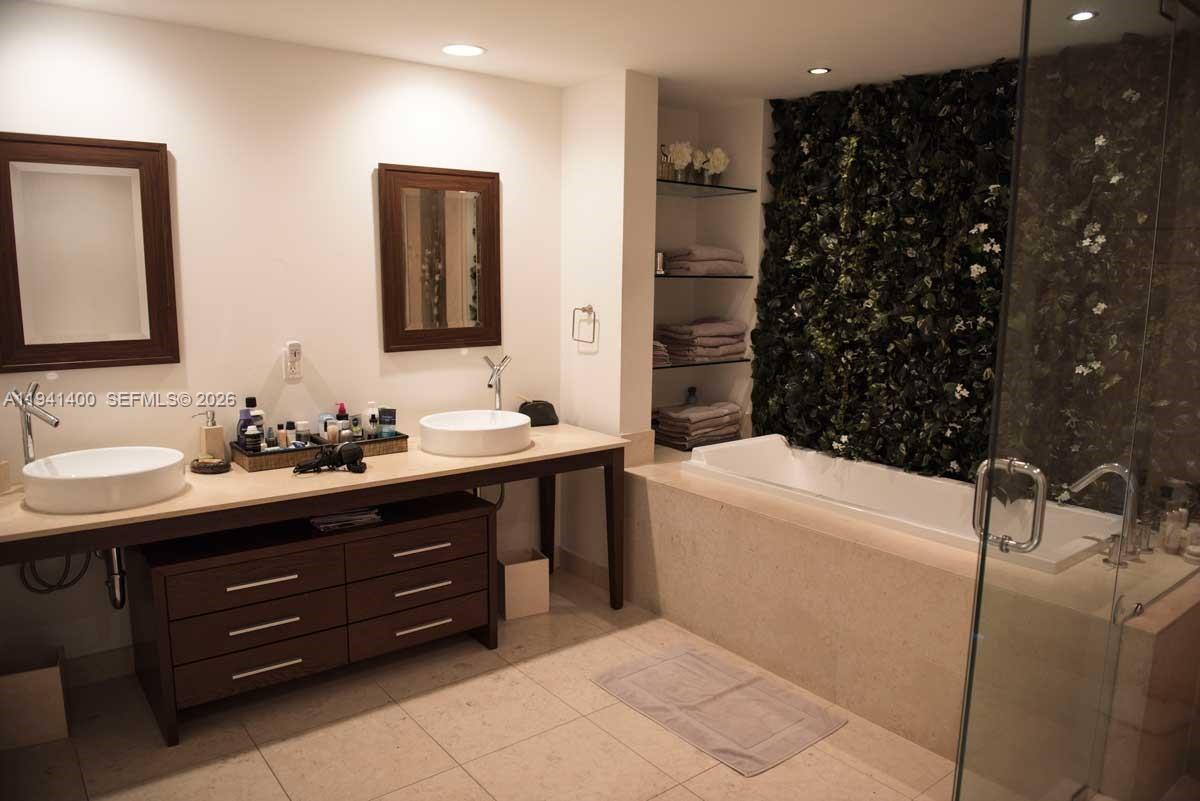 495 Brickell Ave #3805, Miami FL 33131