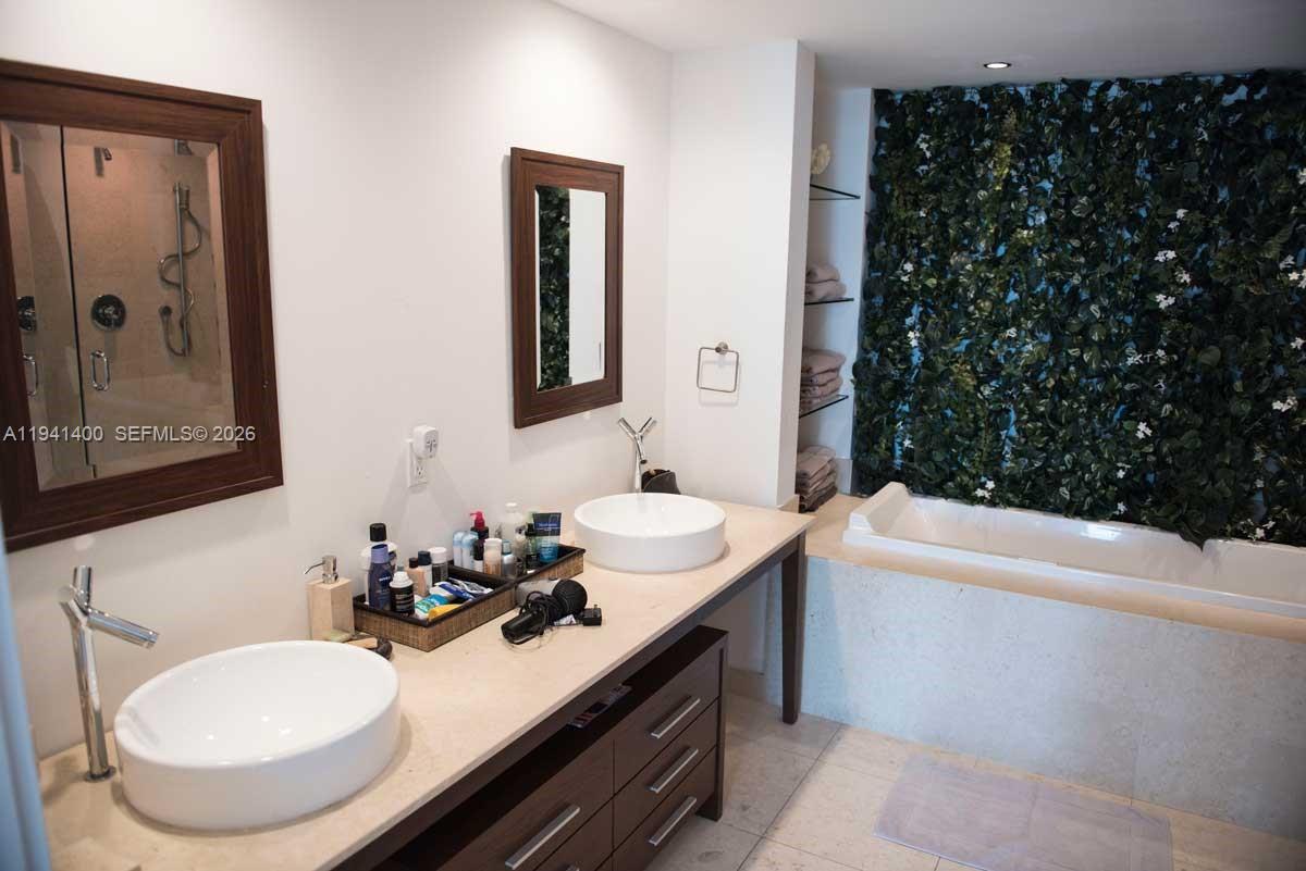 495 Brickell Ave #3805, Miami FL 33131