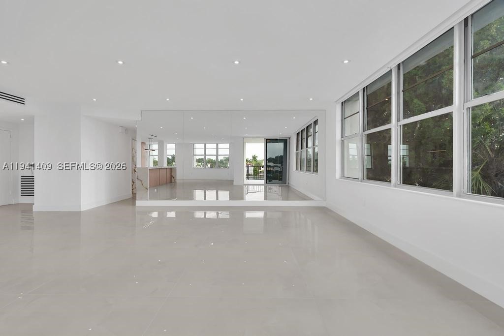 Miami Beach FL 33140 - A11941409