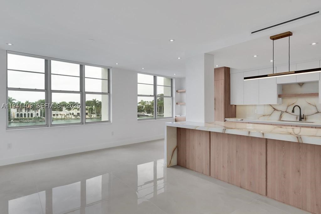 Miami Beach FL 33140 - A11941409