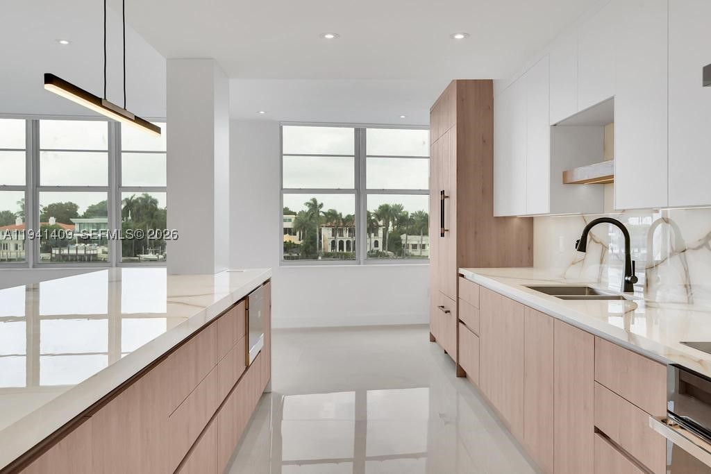 Miami Beach FL 33140 - A11941409
