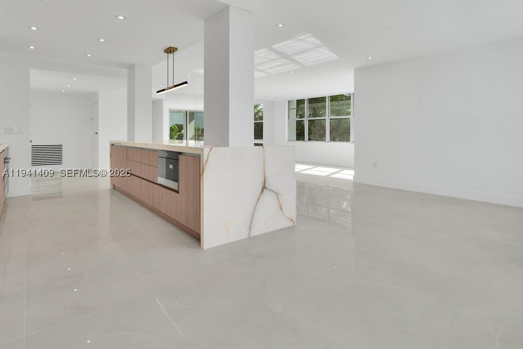 Miami Beach FL 33140 - A11941409