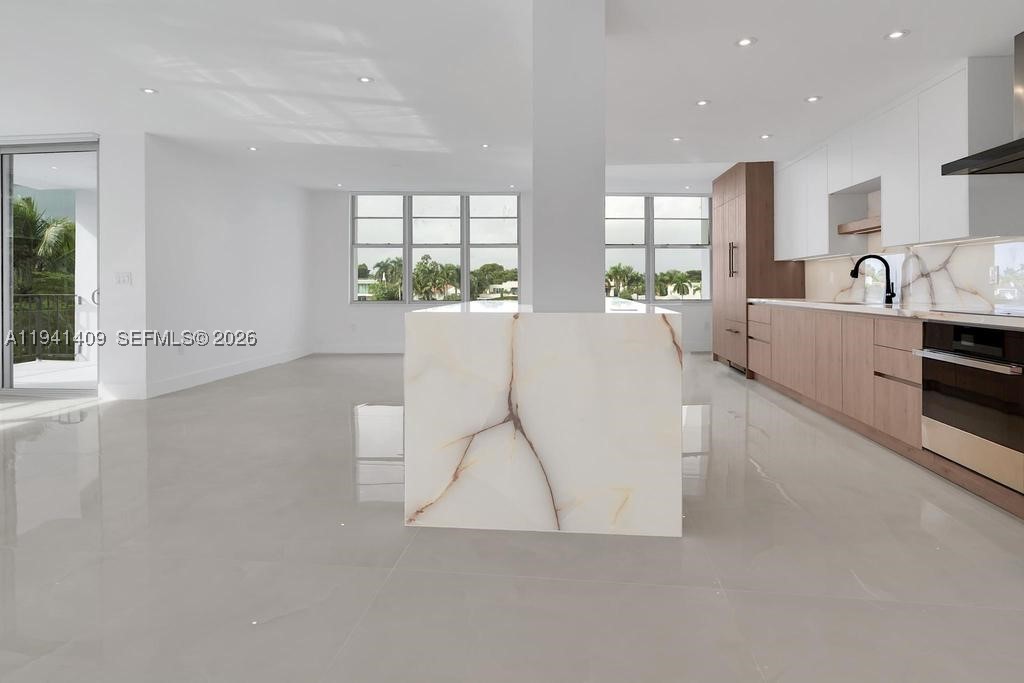 Miami Beach FL 33140 - A11941409