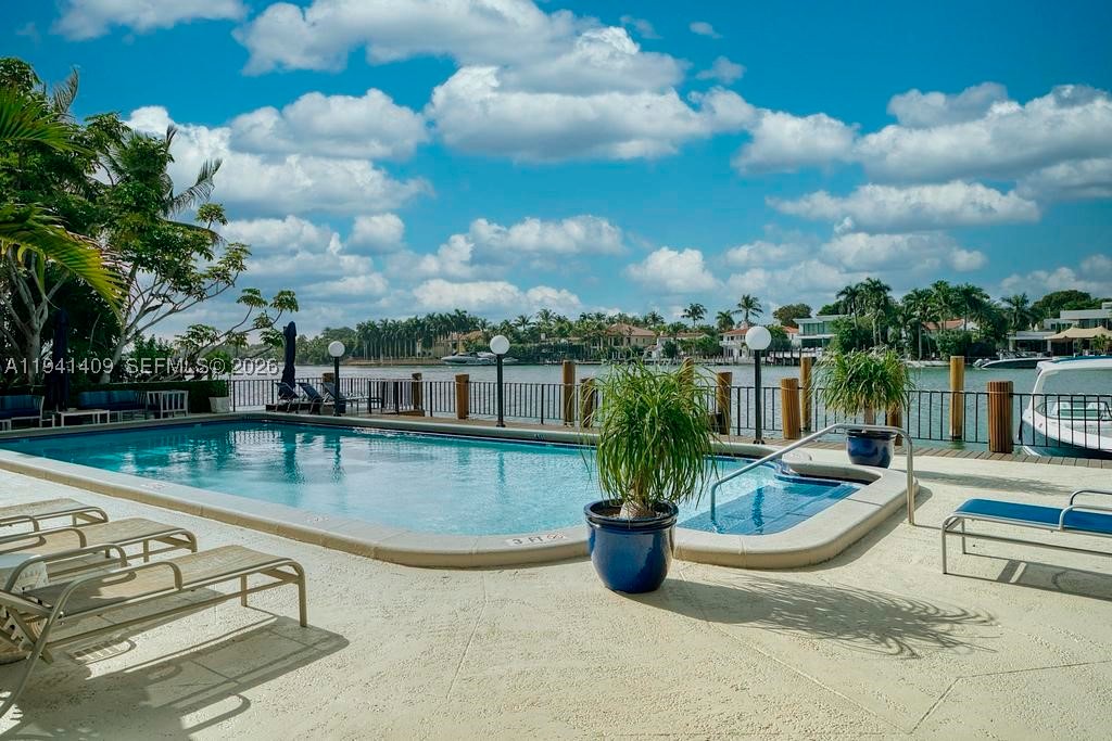 Miami Beach FL 33140 - A11941409