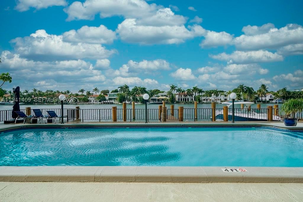 Miami Beach FL 33140 - A11941409