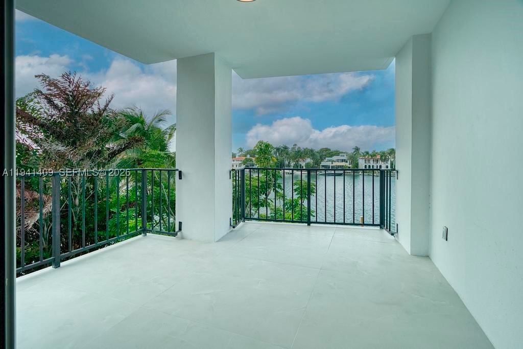 Miami Beach FL 33140 - A11941409