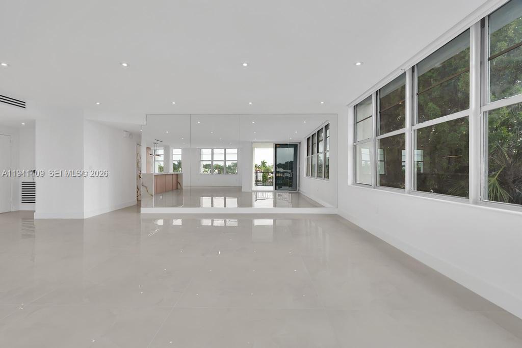 Miami Beach FL 33140 - A11941409