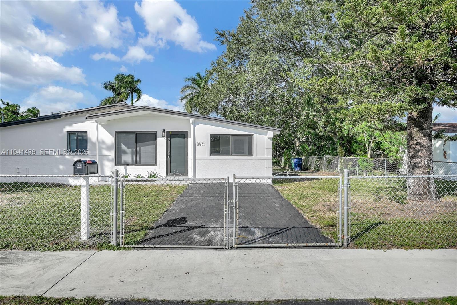 2931 NW 190th St, Miami Gardens FL 33056